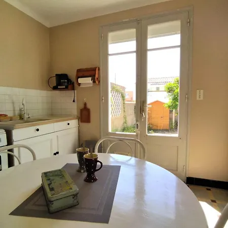Ferienhaus Maison De Vacances - Authentique Quartier De La Chaume - 4 A 5 Pers