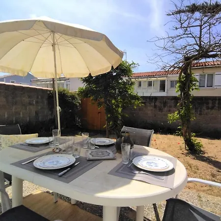 Maison De Vacances - Authentique Quartier De La Chaume - 4 A 5 Pers Ferienhaus