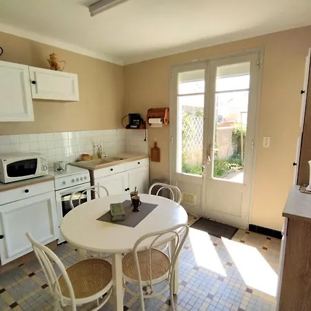 Ferienhaus Maison De Vacances - Authentique Quartier De La Chaume - 4 A 5 Pers