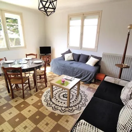 Ferienhaus Maison De Vacances - Authentique Quartier De La Chaume - 4 A 5 Pers *